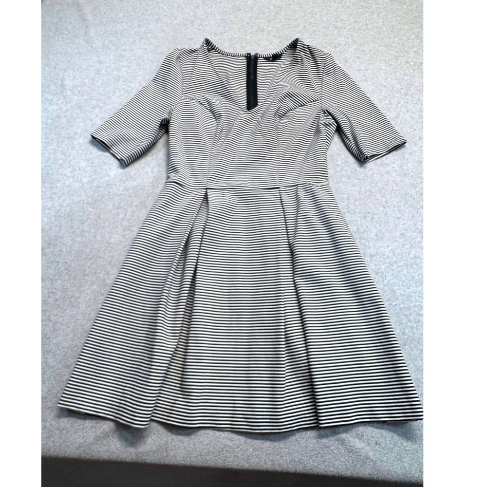 Guess Fit And Flare Dress Womens Medium Black‎ White Striped Short Sleeve V-Neck